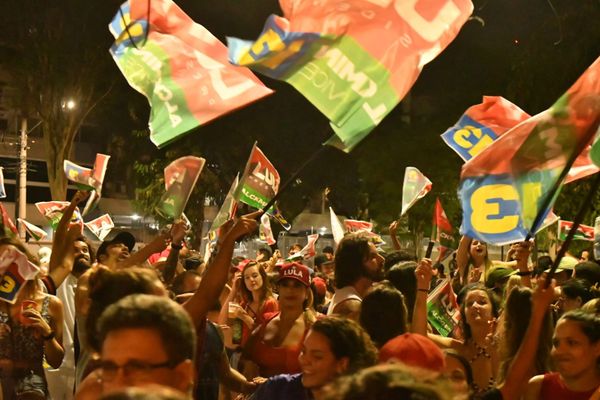 Comemorações dos apoiadores de Lula (PT) no bar Pimenta Carioca. por Fernando Madeira