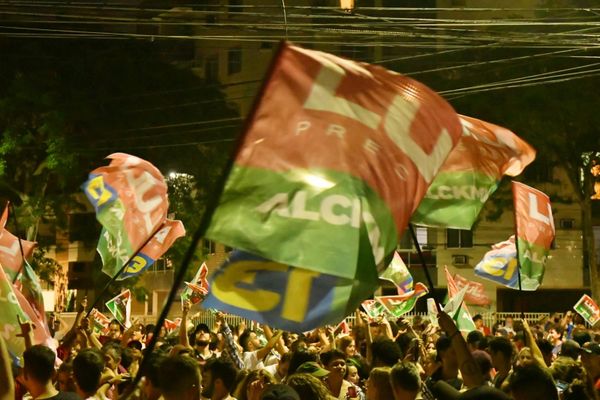 Comemorações dos apoiadores de Lula (PT) no bar Pimenta Carioca. por Fernando Madeira