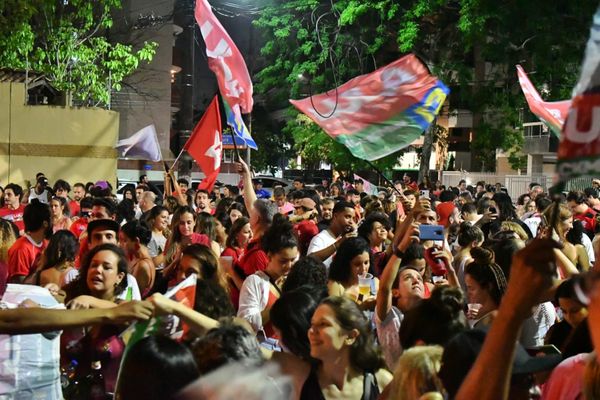 Comemorações dos apoiadores de Lula (PT) no bar Pimenta Carioca. por Fernando Madeira