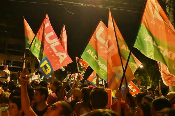 Comemorações dos apoiadores de Lula (PT) no bar Pimenta Carioca. por Fernando Madeira