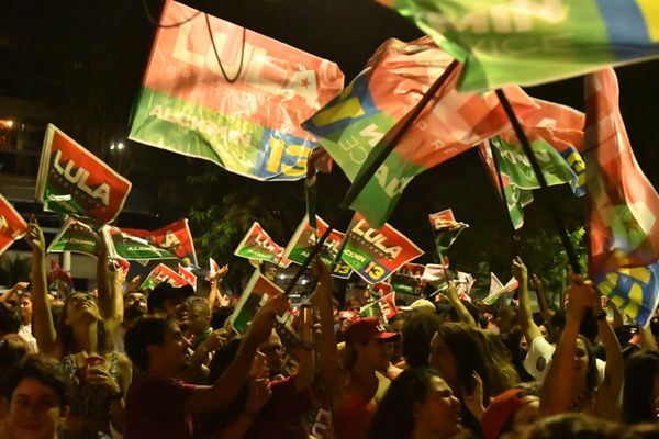 Comemorações dos apoiadores de Lula (PT) no bar Pimenta Carioca. por Fernando Madeira