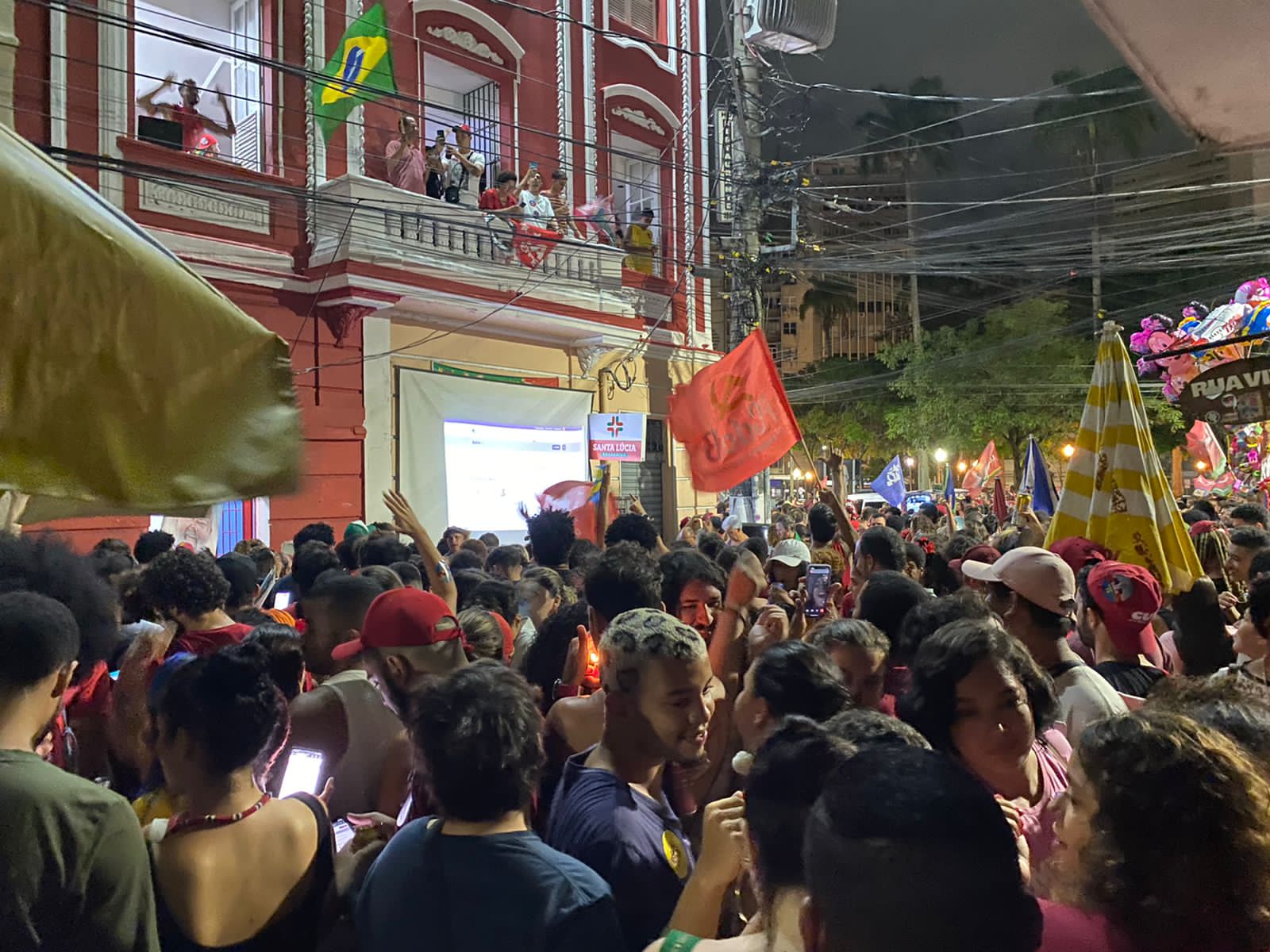 Comemorações no Centro de Vitória, próximo à praça Costa Pereira.