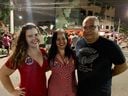 Emeli Rocio, ao lado dos pais, Emanuel e Elisângela Rocio, acompanharam a apuração em um bar de Jardim da Penha(Vitor Recla)
