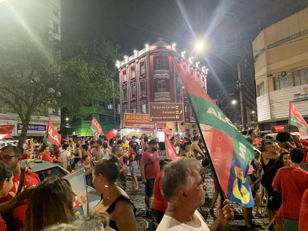 Festa no Centro de Vitória após eleição de Lula (PT)