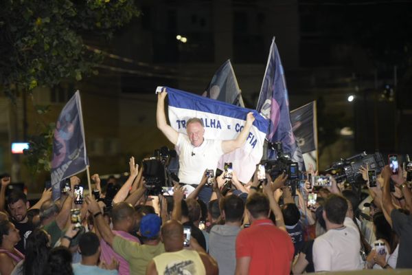 Renato Casagrande comemora reeleição para mais um mandato como governador do Espírito Santo