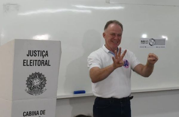 Renato Casagrande vota em Vitória