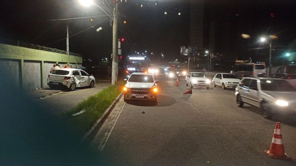 Acidente deixou duas pessoas feridas no Jockey de Itaparica, em Vila Velha