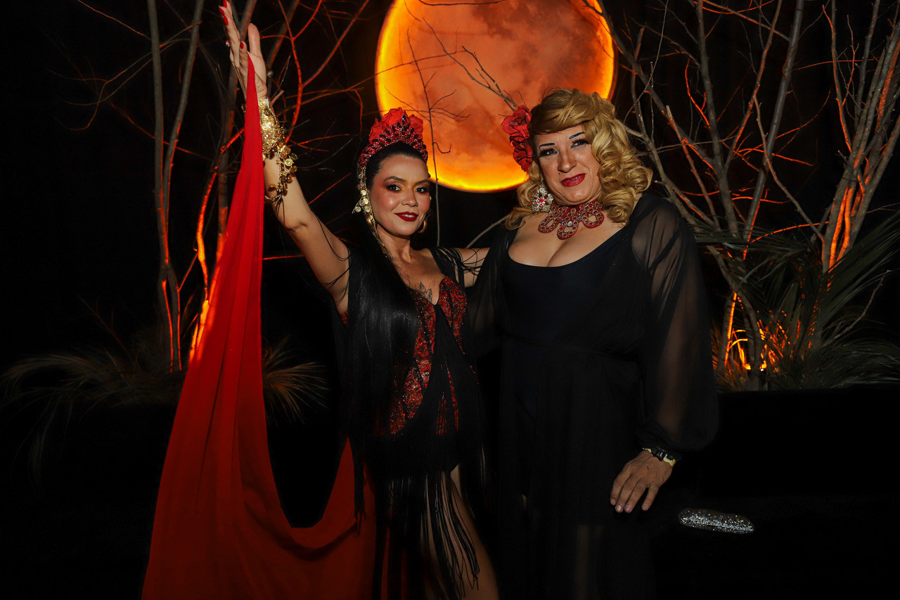 A festa, com inspiração cigana, agitou a Casa Lounge,  na sexta-feira (28), com agito de  Salvador Araguaia, de São Paulo, e Larissa Tantan