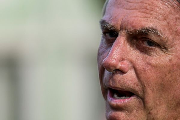 Presidente Jair Bolsonaro mantém silêncio 12 horas após perder eleição