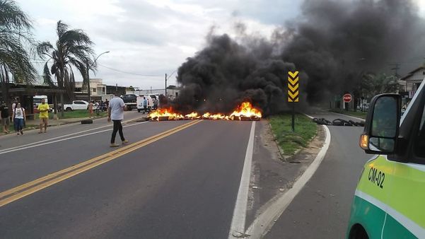 Protesto de caminhoneiros no km 174 da BR-101, em Aracruz
