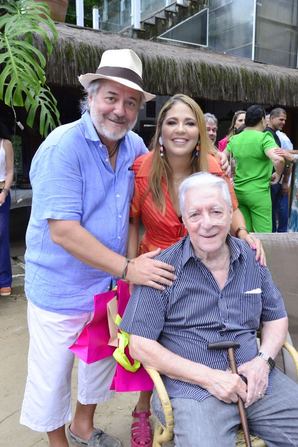 Luiz Paulo Vellozo Lucas, seu pai Laercio Lucas e Roberta Furtado