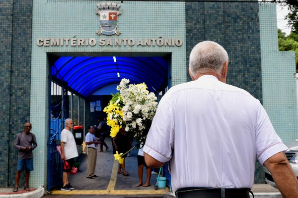 Cemitério de Santo Antônio em Vitória por Fernando Madeira