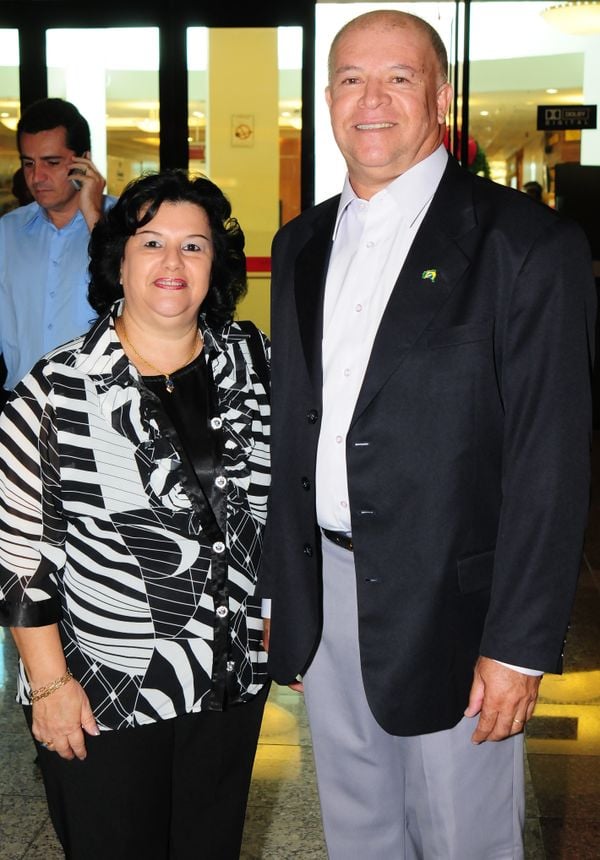  Angelina Jucá e Givaldo Inácio da Silva, primo de Lula,  participando da sessão especial do filme Lula, Filho do Brasil  por edson chagas - 05/01/2010 - 