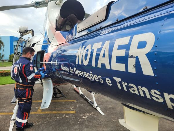 A equipe do Notaer fez o resgate da criança em Muqui e a levou para o hospital, em Vitória, de helicóptero  por Notaer