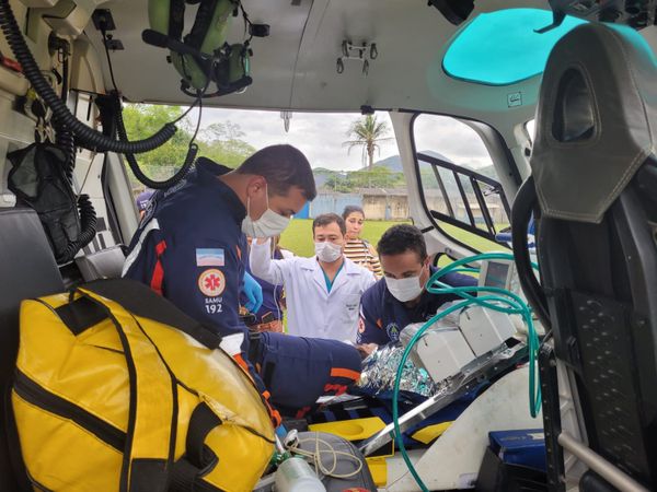 A equipe do Notaer fez o resgate da criança em Muqui e a levou para o hospital, em Vitória, de helicóptero  por Notaer