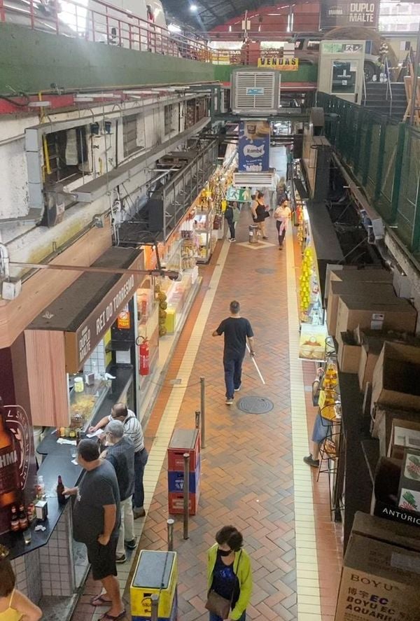 Os famosos corredores do Mercado central de BH  por Felipe Khoury