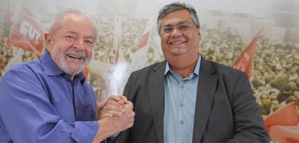 Lula (PT) ao lado do senador eleito Flávio Dino (PSB-MA), cotado para os ministérios da Justiça e da Segurança Pública