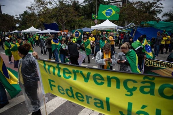 Bolsonaristas convocam greve para segunda e caminhoneiros dizem que não organizam atos