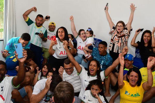 Família e amigos comemoram, em Nova Venécia, convocação de Richarlison para defender a Seleção Brasileira na Copa do Mundo do Catar