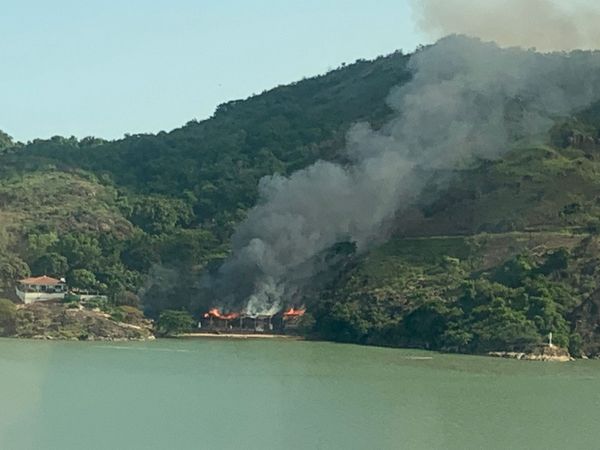Incêndio em beach club de Vila Velha por Naiara Arpini