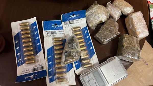 Munições, substância e arma foram apreendidas em homem na Serra