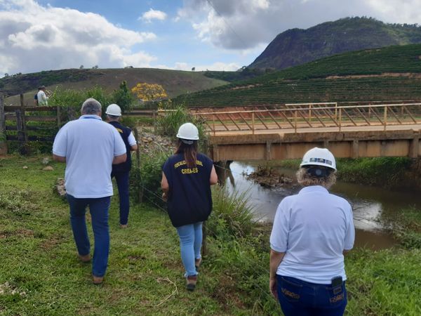 Uma vistoria realizada por uma equipe  do Crea-ES identificou que a ponte em Japira, Linhares, apresenta fissuras  por Crea-ES