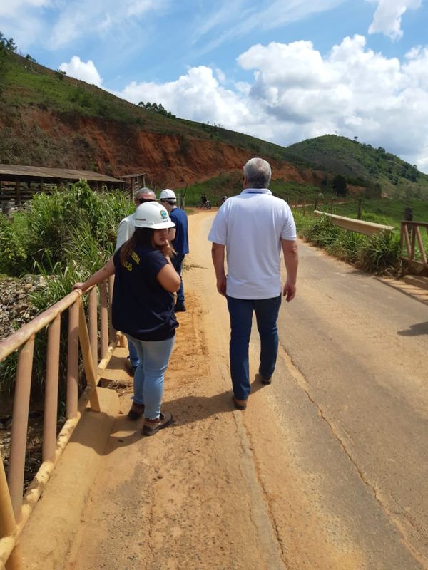 Uma vistoria realizada por uma equipe  do Crea-ES identificou que a ponte em Japira, Linhares, apresenta fissuras  por Crea-ES