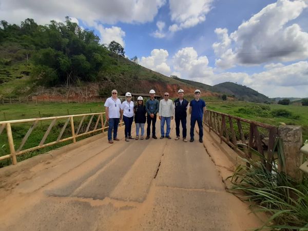Uma vistoria realizada por uma equipe  do Crea-ES identificou que a ponte em Japira, Linhares, apresenta fissuras  por Crea-ES