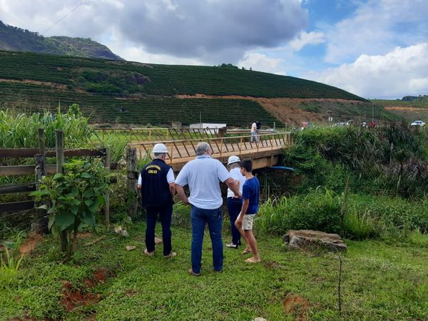 Uma vistoria realizada por uma equipe  do Crea-ES identificou que a ponte em Japira, Linhares, apresenta fissuras  por Crea-ES