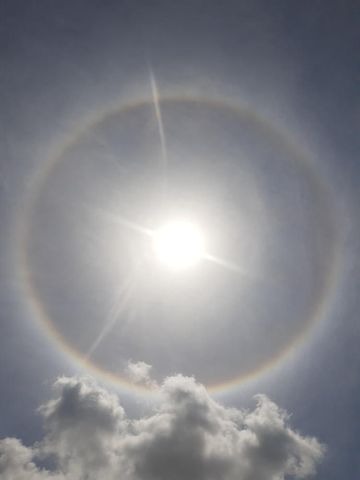 Fenômeno halo solar chama a atenção no céu do ES por Michelli Angeli