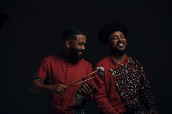 Formado por Emerson Coelho e Emerson Rodrigues, duo Repercuti lança disco de percussão sinfônica e sonoridades afro-brasileiras