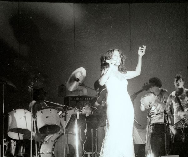 A cantora Gal Costa se apresentou no ginásio Dom Bosco, em Vitória, em 1982