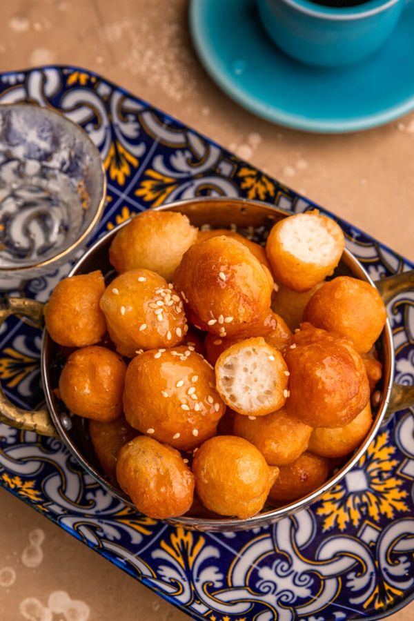 Luqaimat se parece muito com o tradicional bolinho de chuva