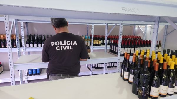 Polícia Civil apreende vinhos, queijos e azeite irregulares em bairros de Vila Velha e Vitória
