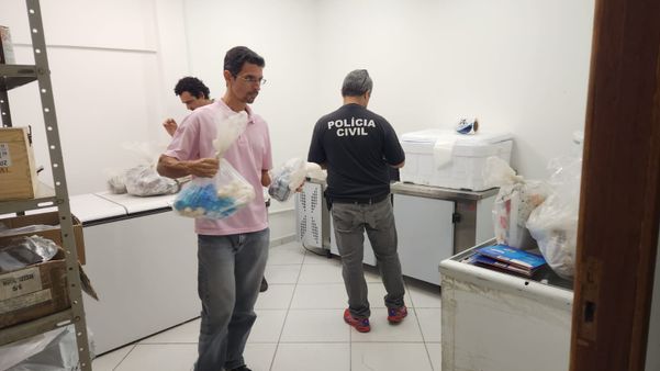 Polícia Civil apreende vinhos, queijos e azeite irregulares em bairros de Vila Velha e Vitória por Divulgação | Polícia Civil