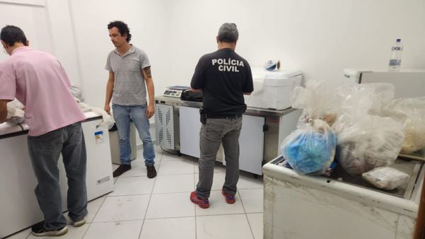 Polícia Civil apreende vinhos, queijos e azeite irregulares em bairros de Vila Velha e Vitória por Divulgação | Polícia Civil