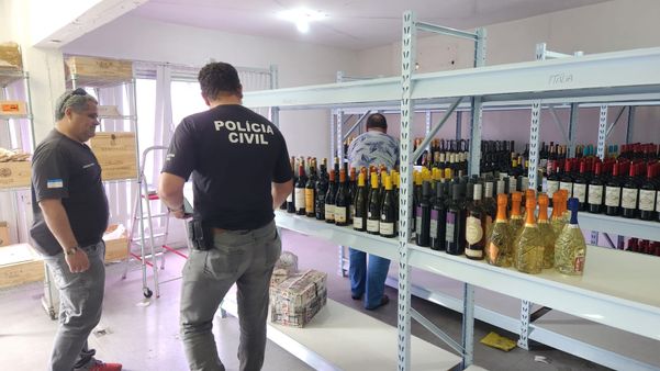 Polícia Civil apreende vinhos, queijos e azeite irregulares em bairros de Vila Velha e Vitória por Divulgação | Polícia Civil
