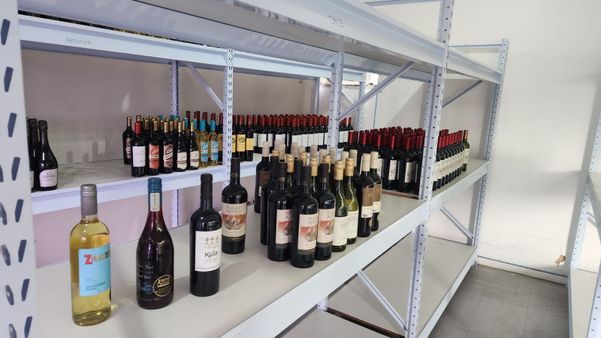 Polícia Civil apreende vinhos, queijos e azeite irregulares na Praia da Costa, em Vila Velha, e em Bento Ferreira, Vitória por Divulgação | Polícia Civil