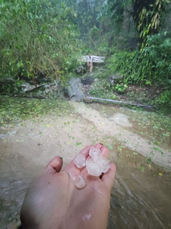 Chuva de granizo é registrada no Poço do Egito, em Iúna por Txai Damiano Soares