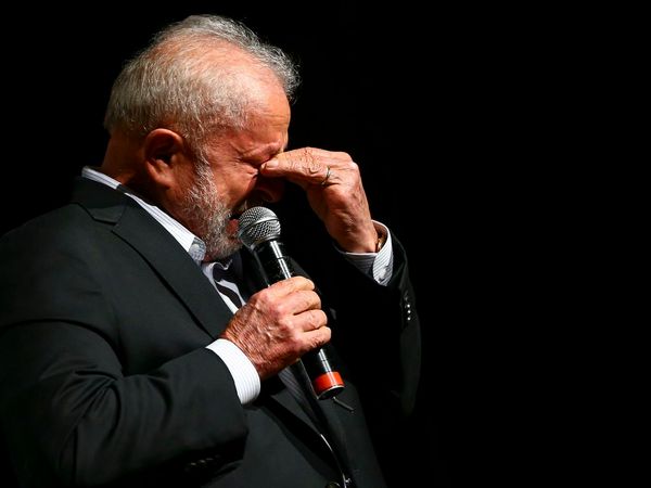 O presidente eleito, Luiz Inácio Lula da Silva, chorou ao falar da fome
