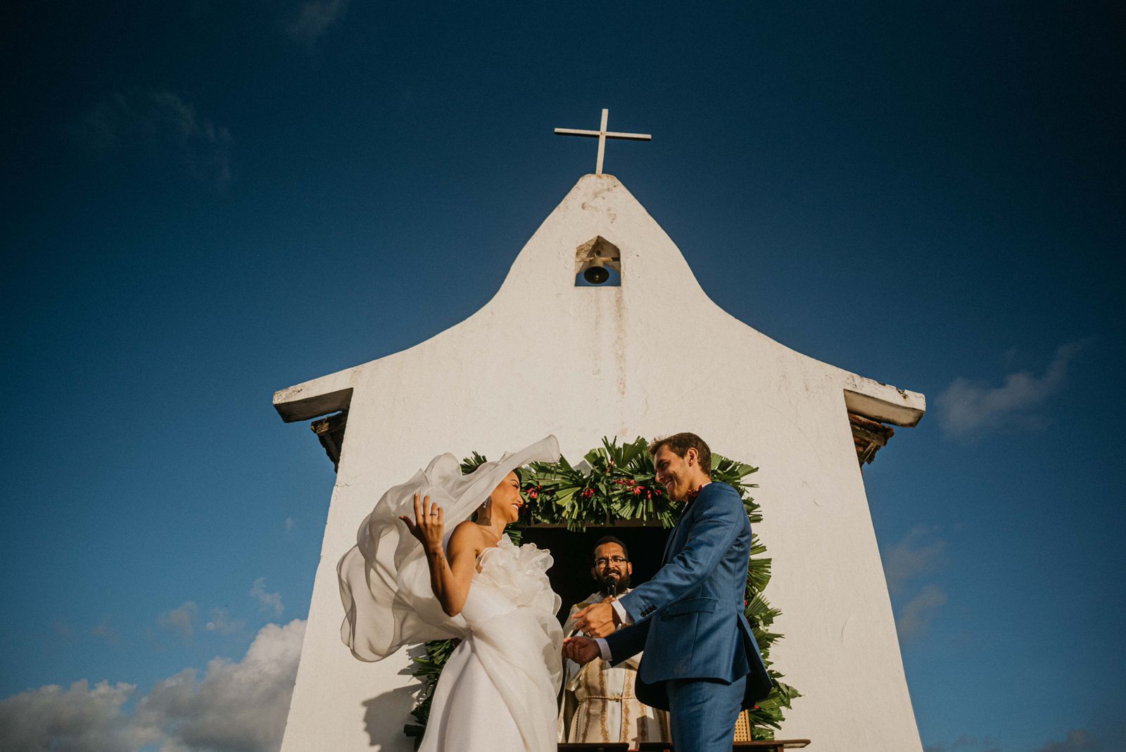 O destination wedding reuniu a família e amigos dos noivos em final de semana no arquipélago de Pernambuco