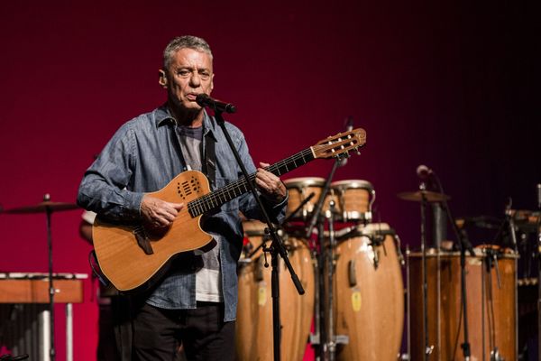 Chico Buarque decide encerrar turnê em Salvador
