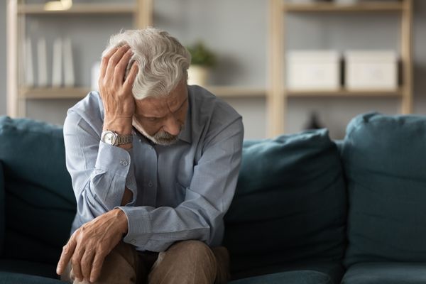 Homem com  problema de memória