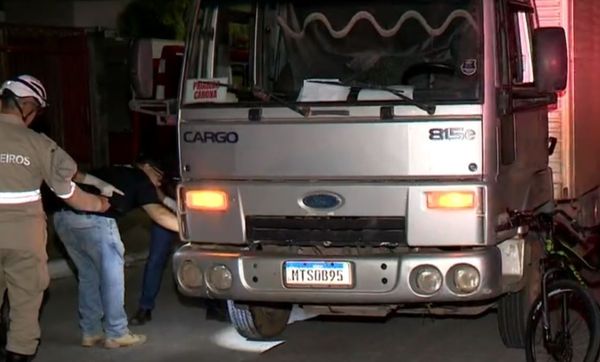 O Corpo de Bombeiros e a perícia da Polícia Civil foram acionados