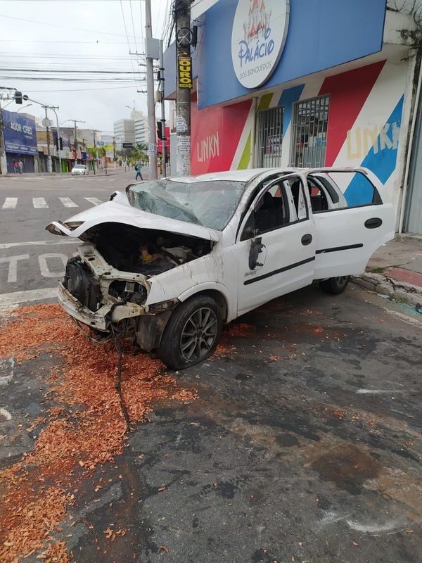 Acidente na avenida Central de Laranjeiras
