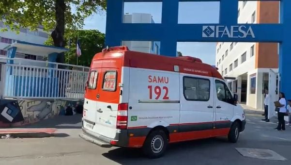 Ambulância do Samu socorre candidata do Enem