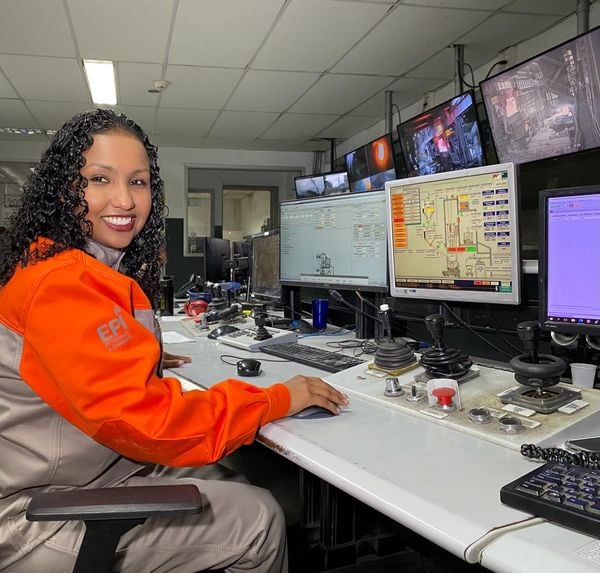 Mônica Diniz Barcelos, operadora de dessulfuração da ArcelorMittal Tubarão