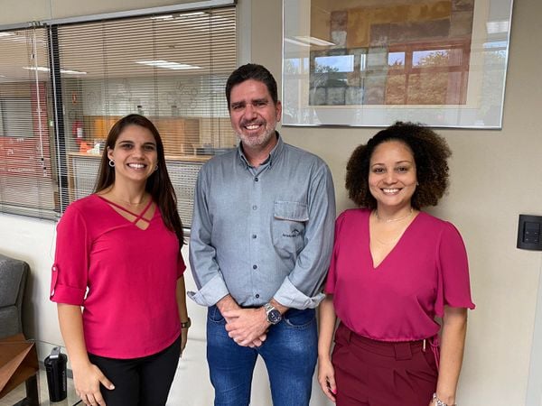 Rodrigo Gama, Bianca Silva Santos e Alba Valéria Rosário, responsáveis pelo Programa de Diversão e Inclusão da ArcelorMittal Tubarão