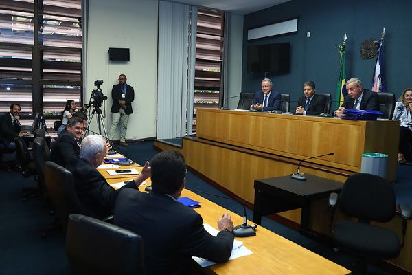 Em reunião da Comissão de Finanças realizada na última semana, deputados tornaram públicas insatisfações com emendas de R$ 1 milhão e queriam valor mais altoilhão
