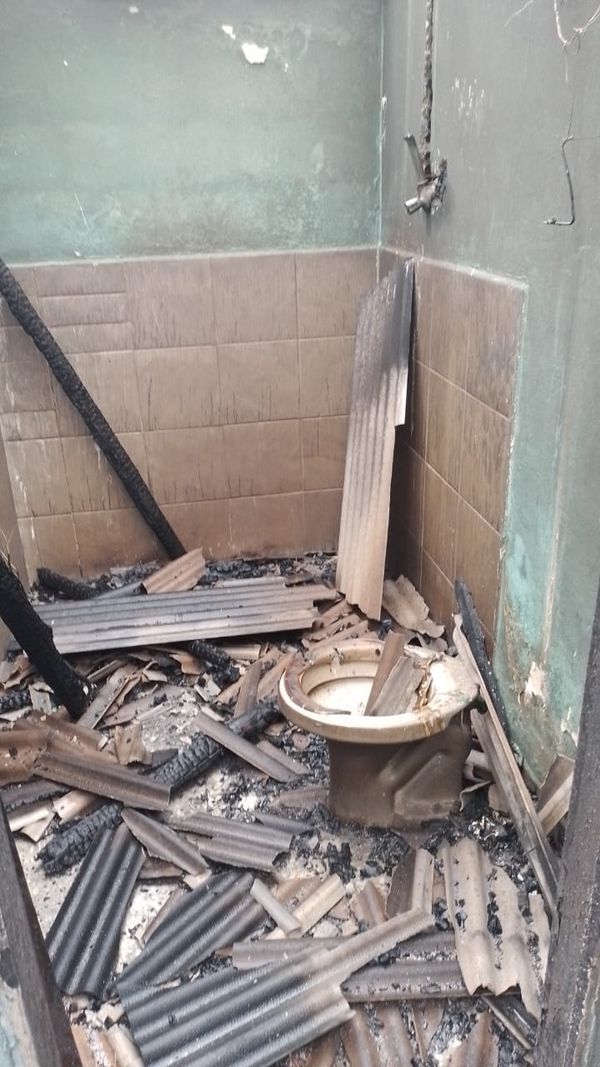 Incêndio destroi casa no interior de Santa Maria de Jetibá  por Leitor| A Gazeta 